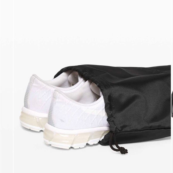 Lululemon Out of Range Duffle 33L. Black - Picture 3 of 5